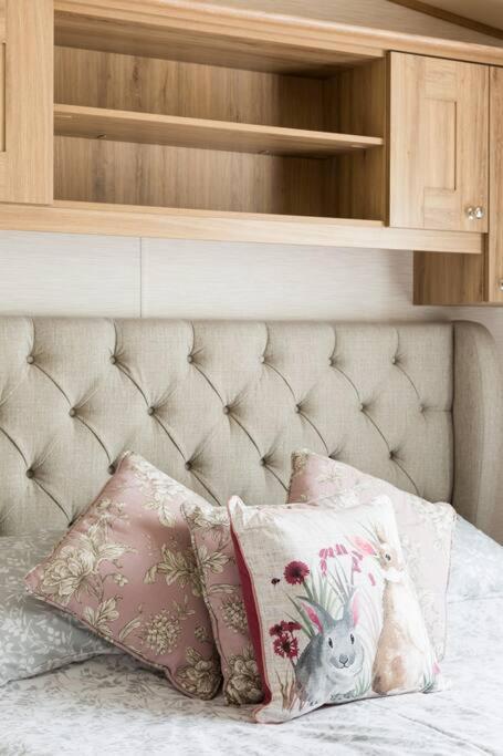 Waters Edge, Hoburne Cotswolds Villa South Cerney Ngoại thất bức ảnh