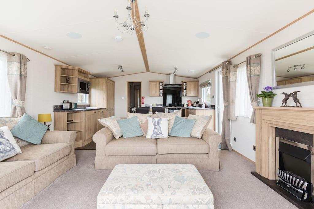 Waters Edge, Hoburne Cotswolds Villa South Cerney Ngoại thất bức ảnh