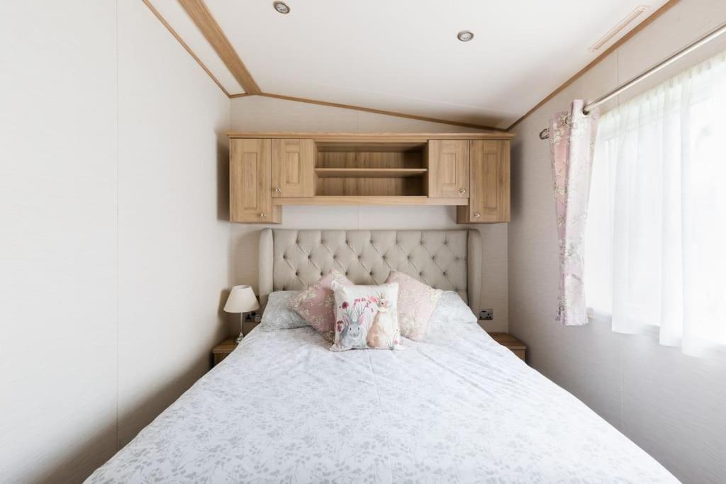 Waters Edge, Hoburne Cotswolds Villa South Cerney Ngoại thất bức ảnh