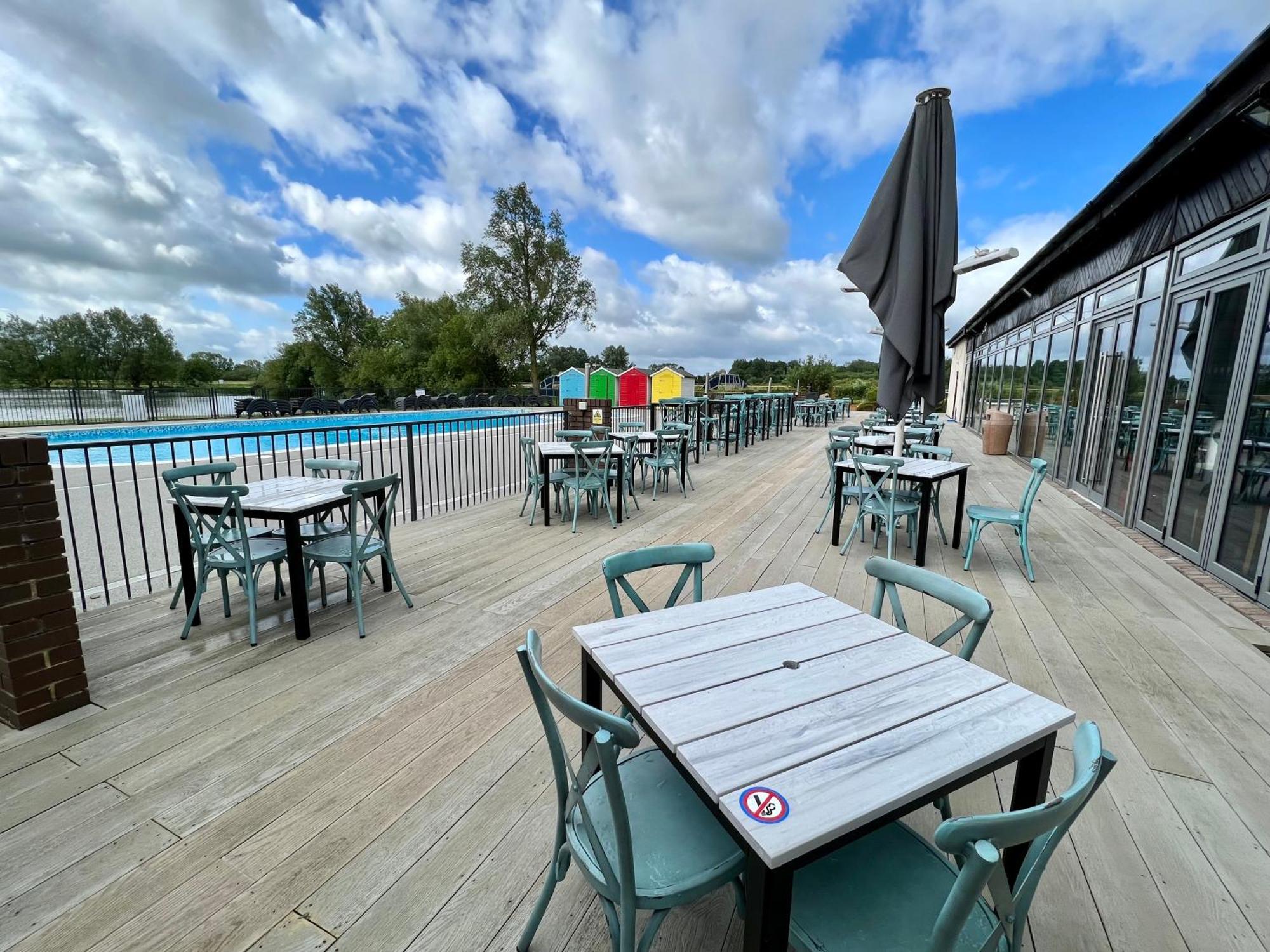 Waters Edge, Hoburne Cotswolds Villa South Cerney Ngoại thất bức ảnh
