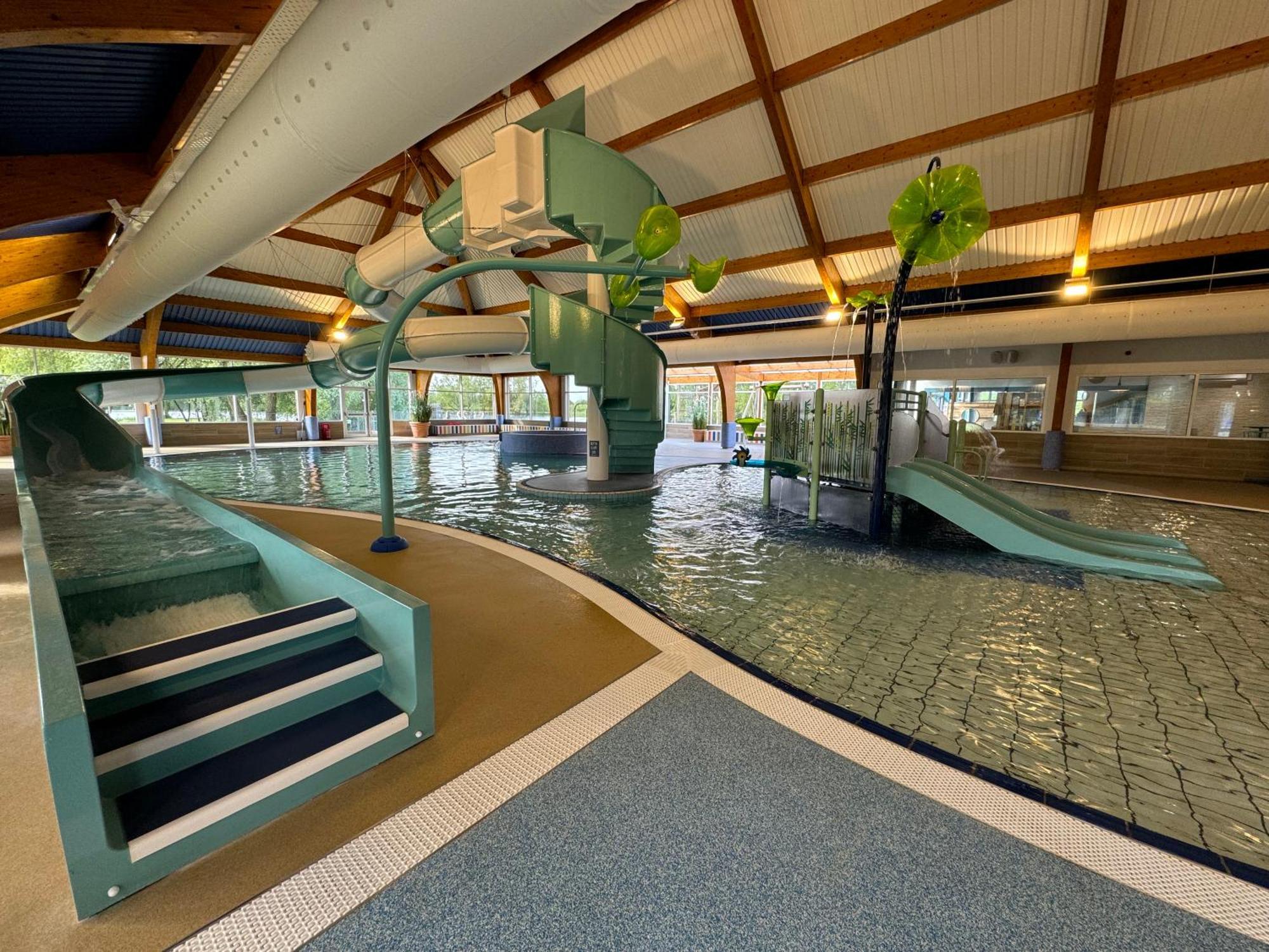 Waters Edge, Hoburne Cotswolds Villa South Cerney Ngoại thất bức ảnh